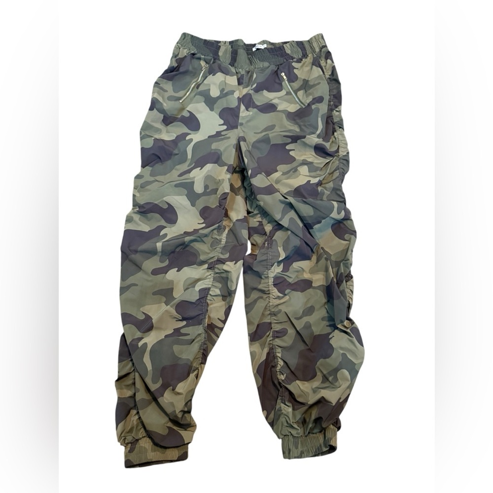 Women’s Rue + pull on nylon camo pants  NWOT Size 2X